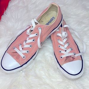 💖Light pink converse shoes💖